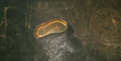 Guru_Rinpoche's_footprint_in_the_rock  Tso Pema India.jpg