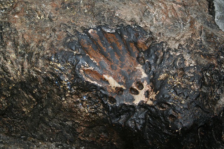 Guru-Rinpoche-handprint.jpg