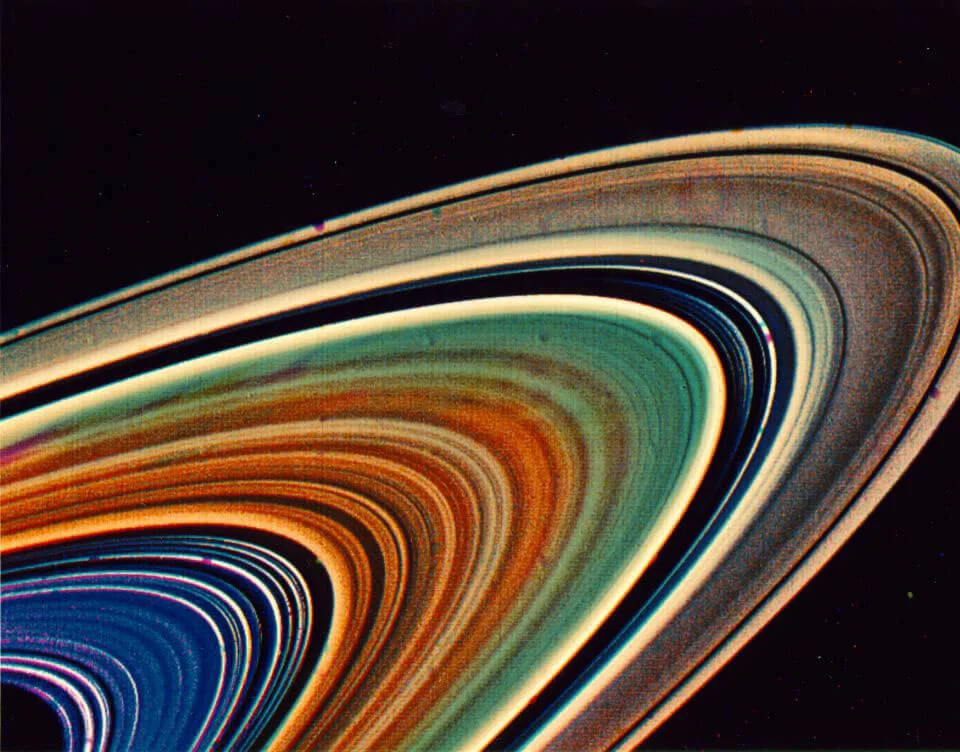 saturn-rings1.en.jpg