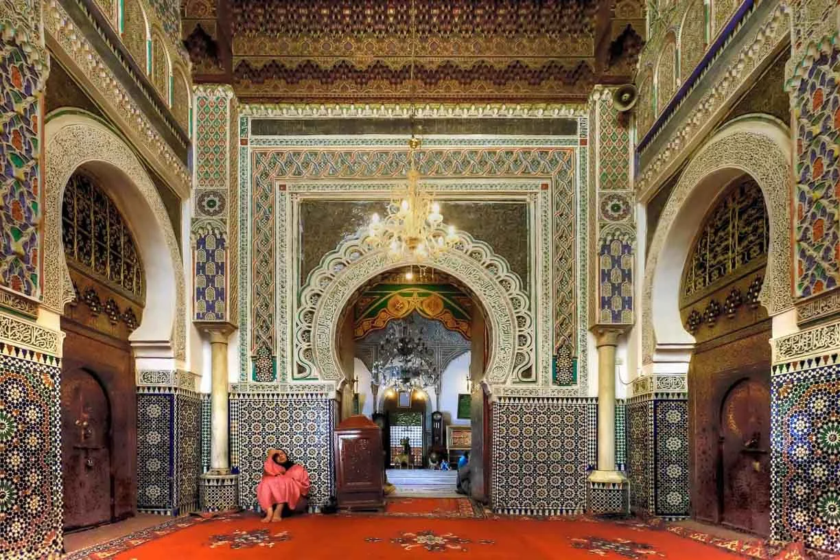 Moroccan Travel Guide: MOT Travel Issue 1 
