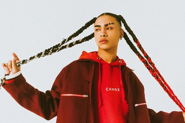 @chnge is an ethical clothing brand created by Ivory Ella during his junior year of college. Ella sold his first 500 orders in just 17 minutes. The brand was an instant success, popular for it's sustainable approach to streetwear. Beyond its ethical 