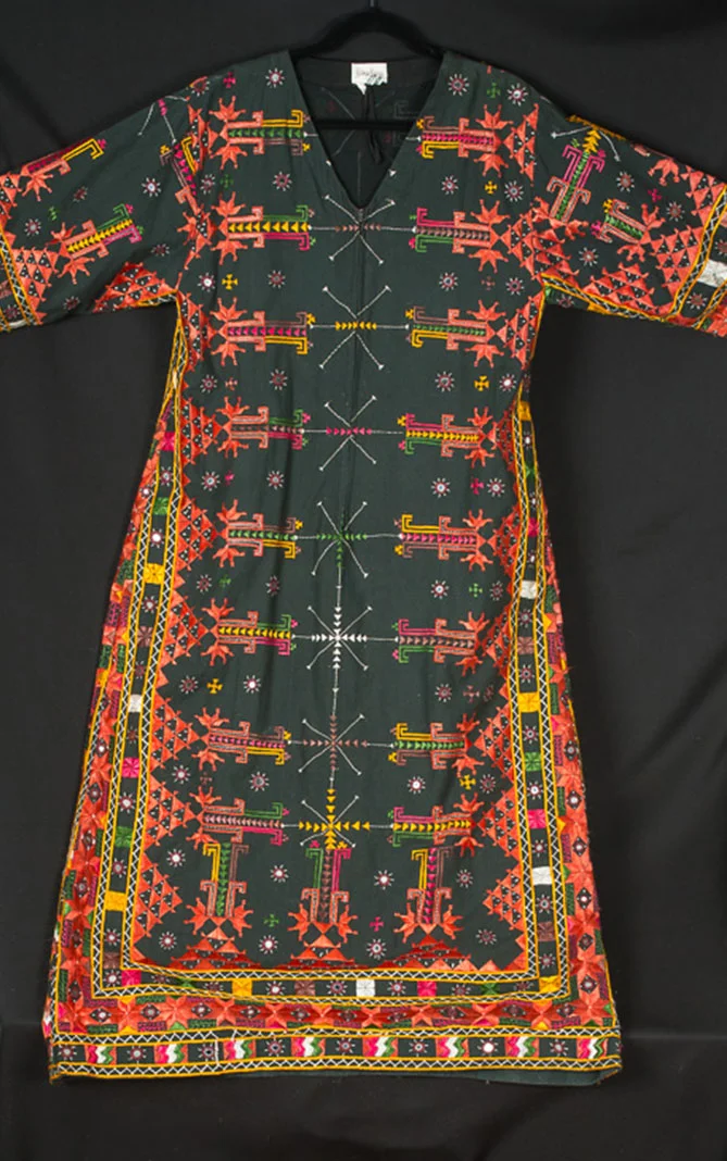 neiman marcus embroidered dress 1970s Heavy Textured Cotton Neiman Marcus Long Sleeve Dress with Embro –  nouveaurichevintage