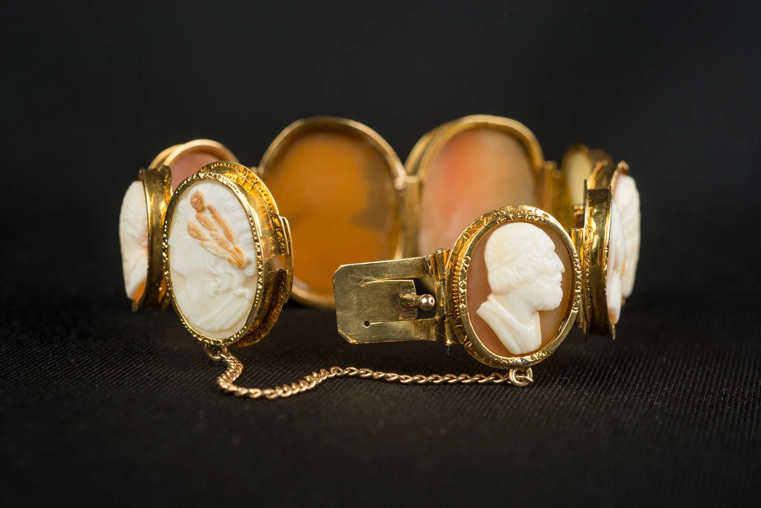 antique_cameo_bracelet_2.jpg