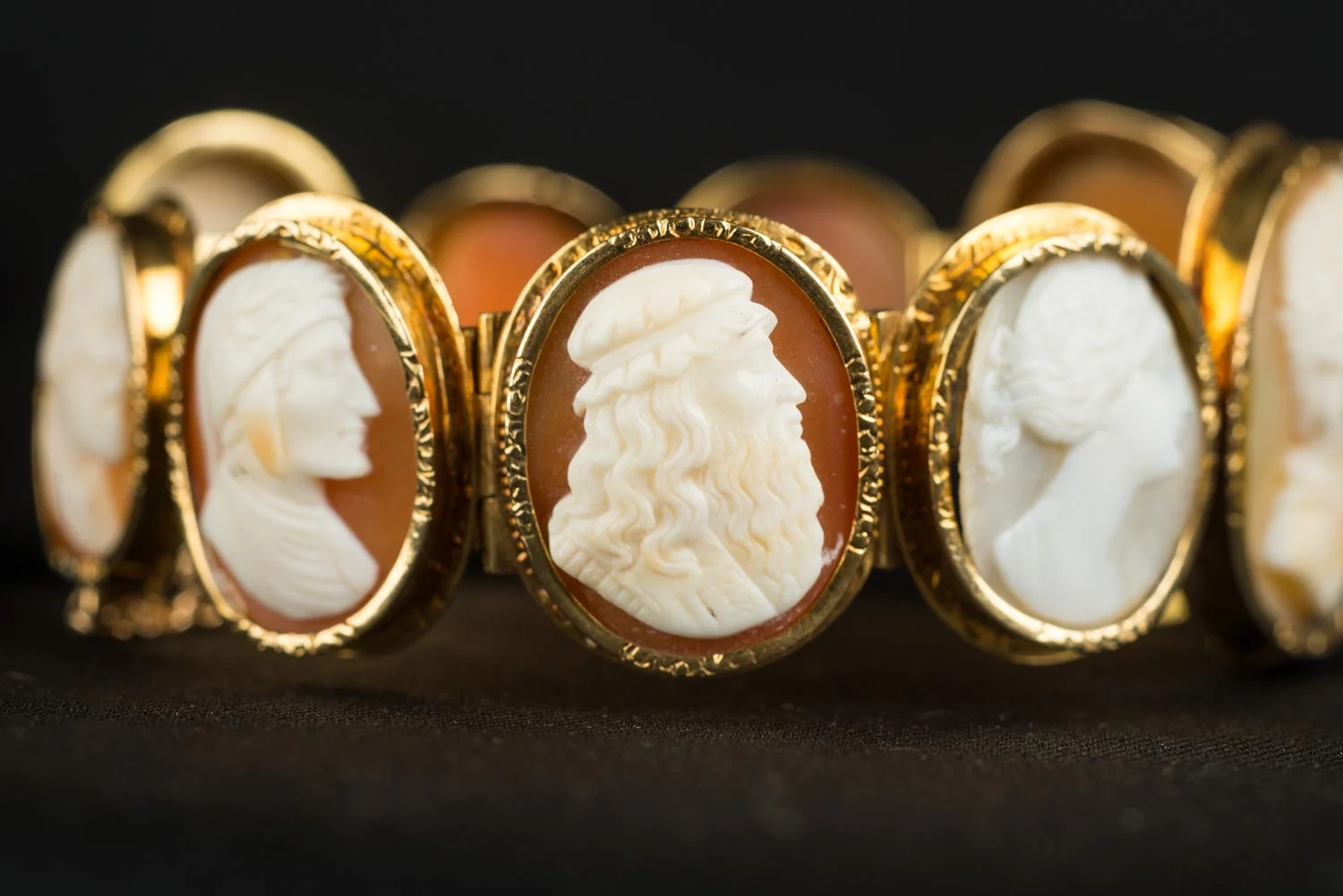 antique_cameo_bracelet_4.jpg
