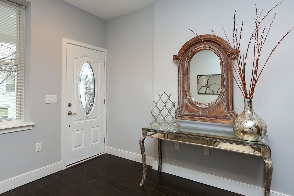 3523 Sunnyside - entry