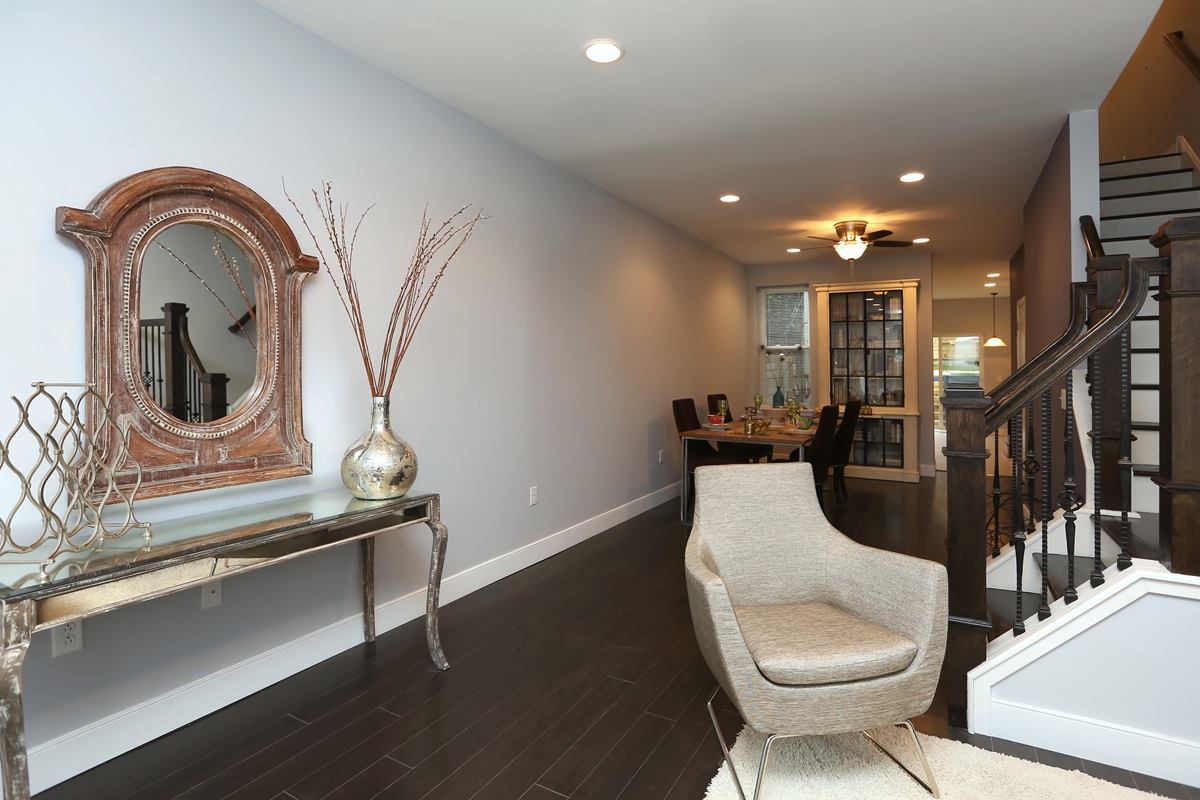 3523 Sunnyside - living