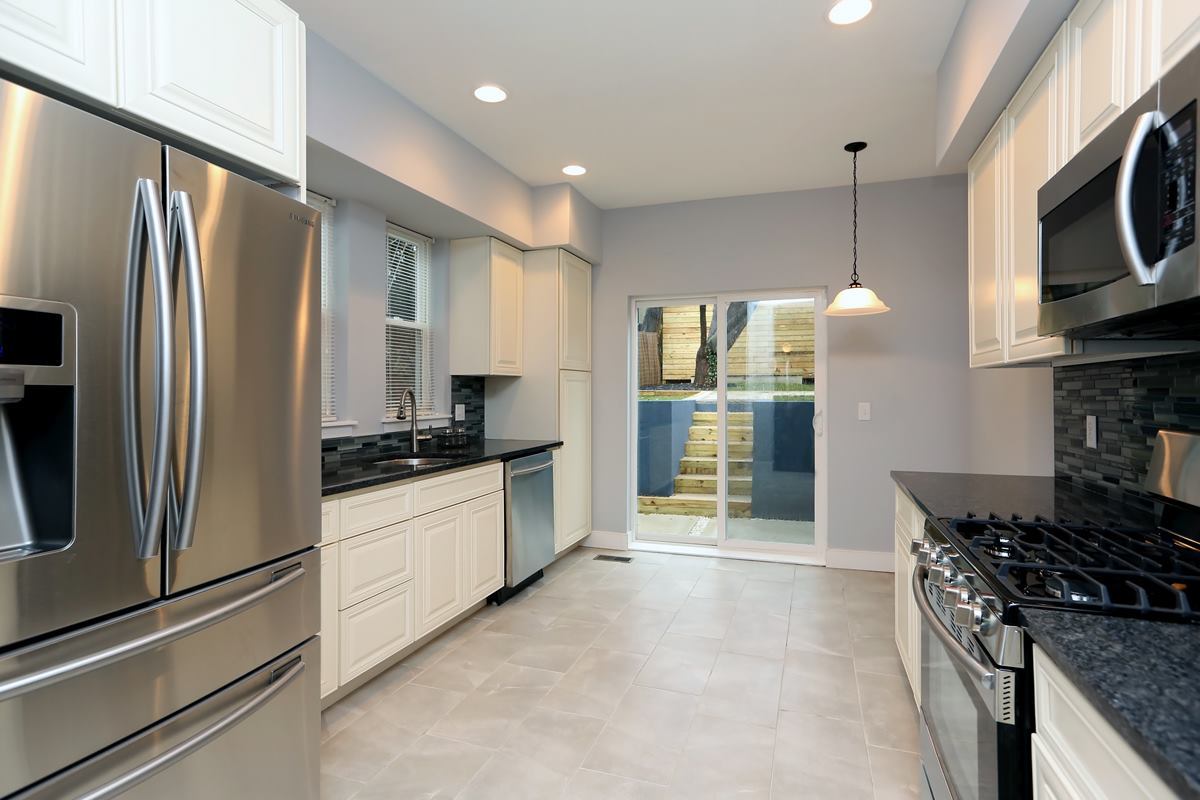 3523 Sunnyside - kitchen