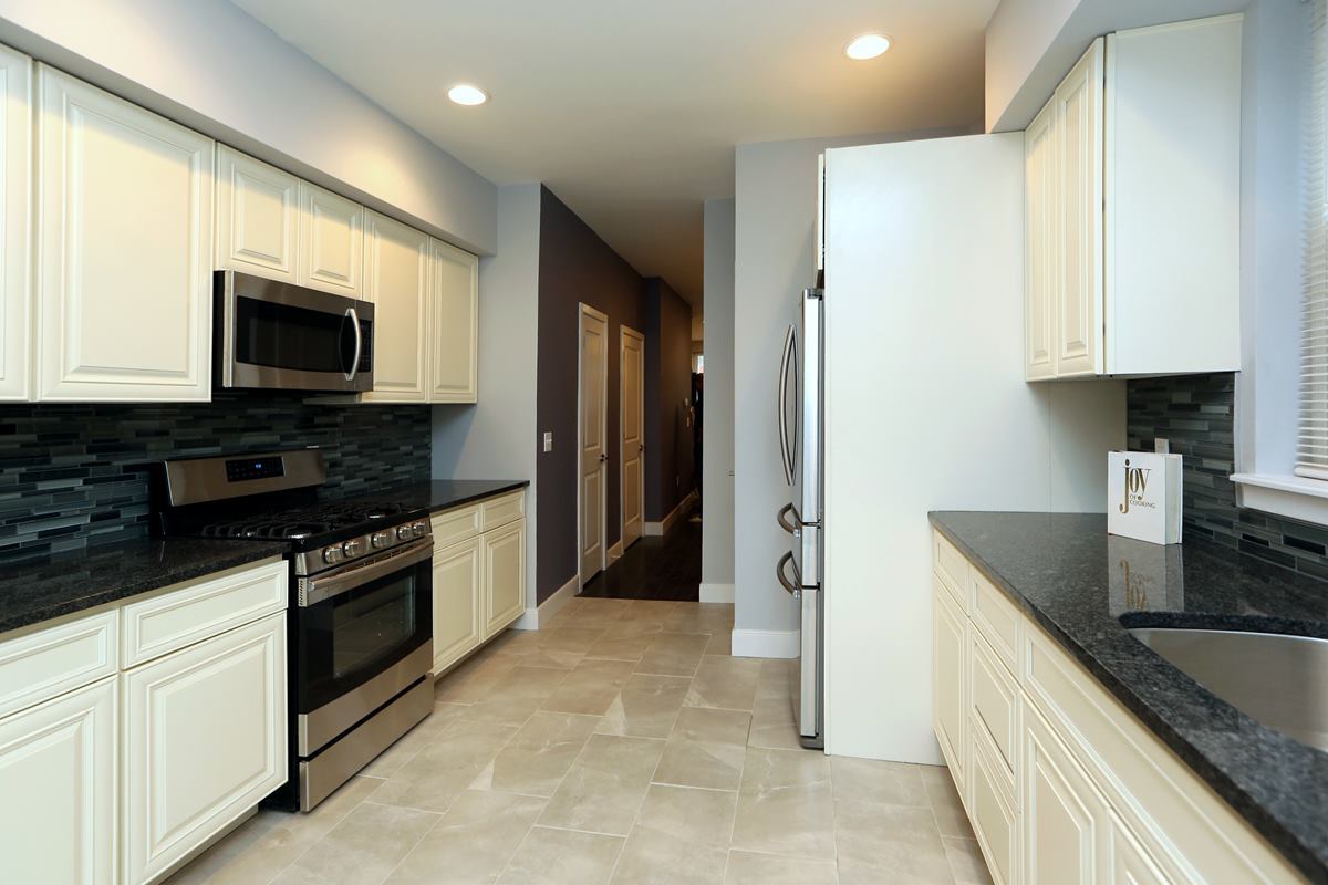3523 Sunnyside - kitchen