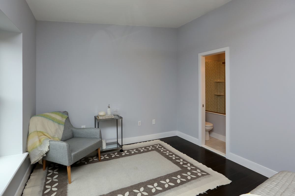 3523 Sunnyside - master bedroom