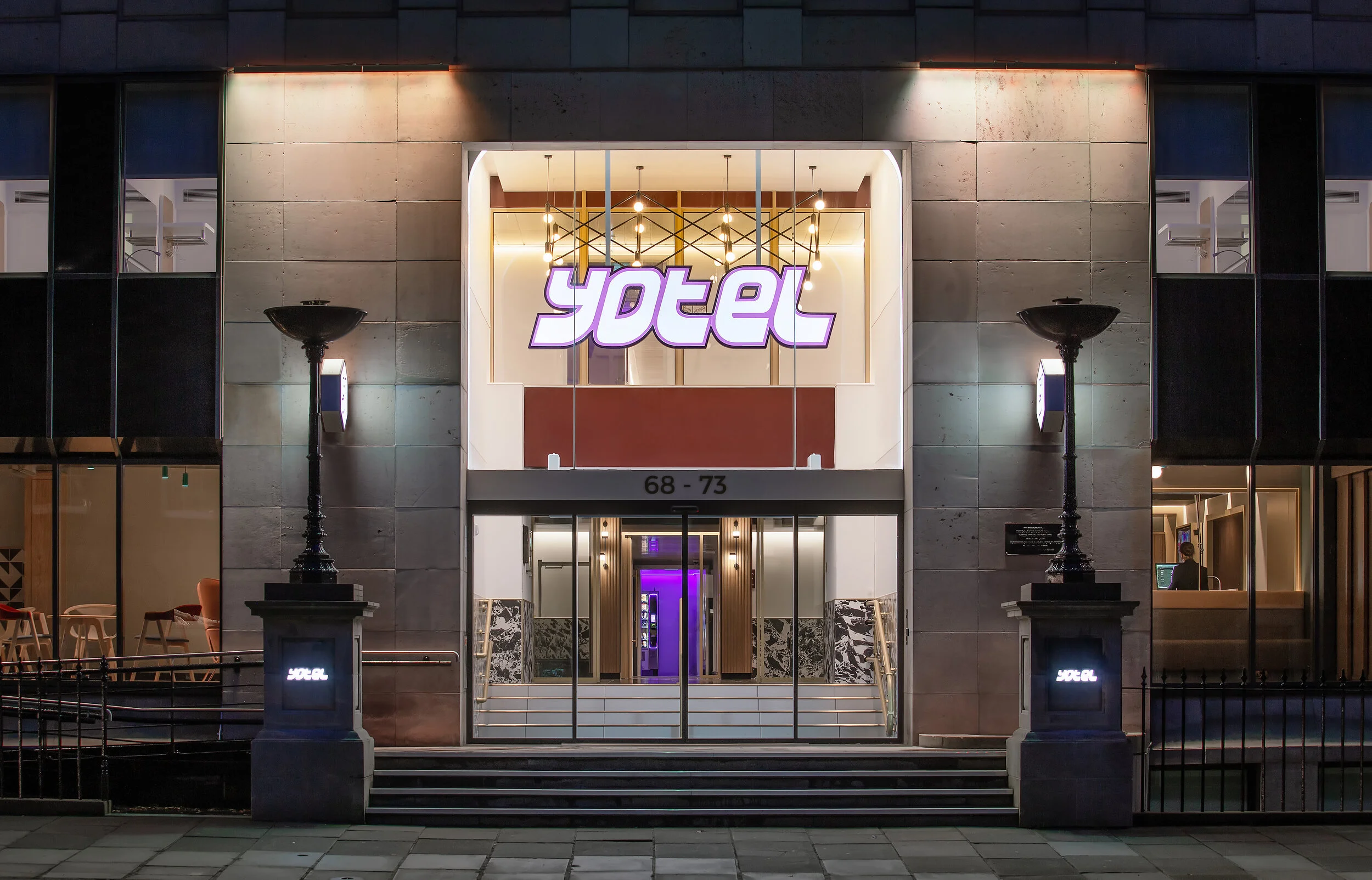  SLLD designed the lighting scheme for Europe’s first city-centre Yotel. We refected the brand’s identity of innovation through our contemporary lighting design. Photography by JCMT Ltd. 