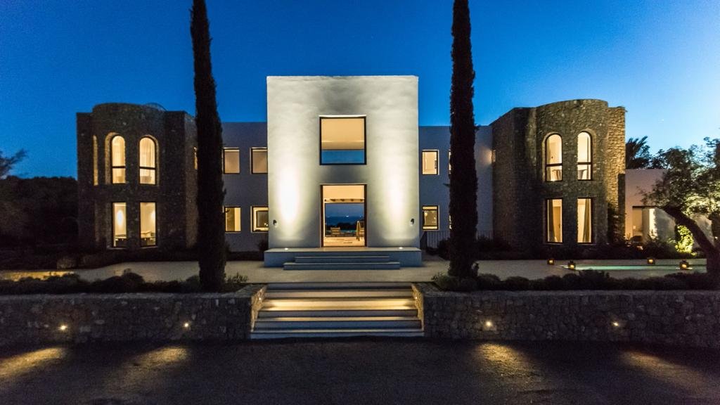  We worked with Portfolio 21 Interior design to design the lighting scheme for this stunning residence in Ibiza. We used a warm white lighting palette to compliment the neutral interiors adding warmth to the spaces in the evening.   