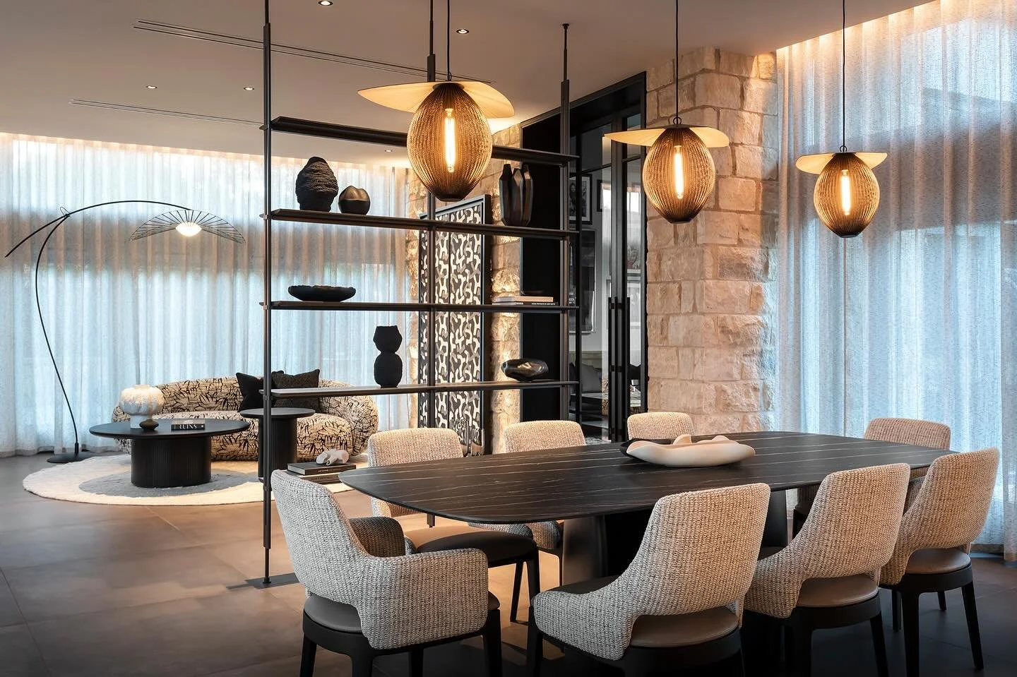 Our recent South Yorkshire residential project has a carefully considered balance of architectural and decorative lighting. This creates a warm relaxing atmosphere for dining. 
Lighting design @susanlakelight 
Interior design @rachelusherinteriordes