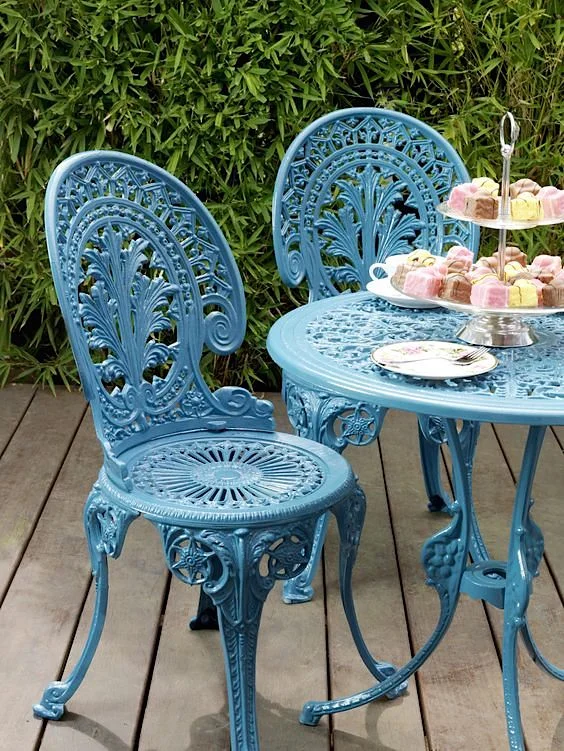 Vintage patio set.jpg