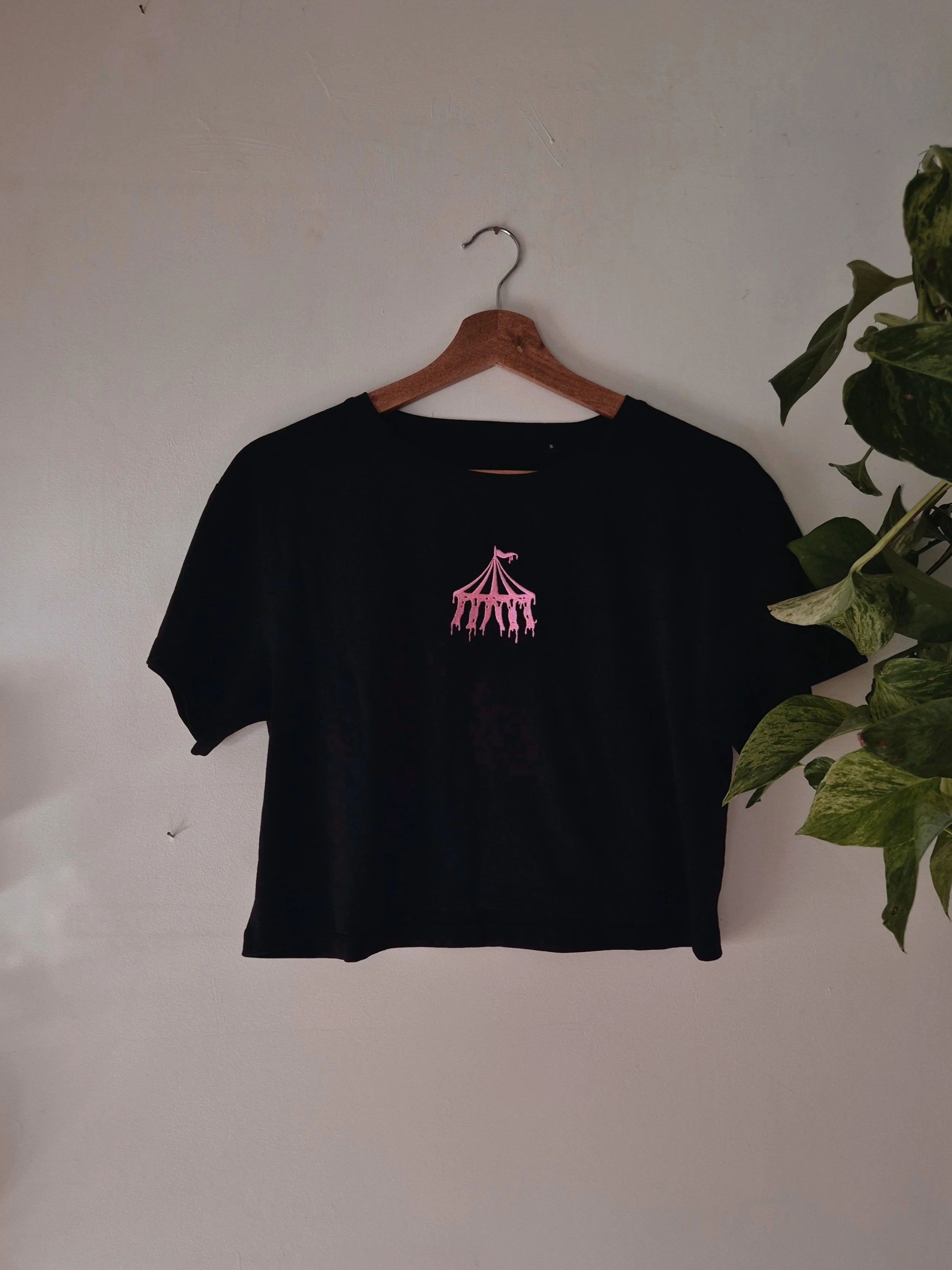 Drippy Circus Cropped Tee | Black