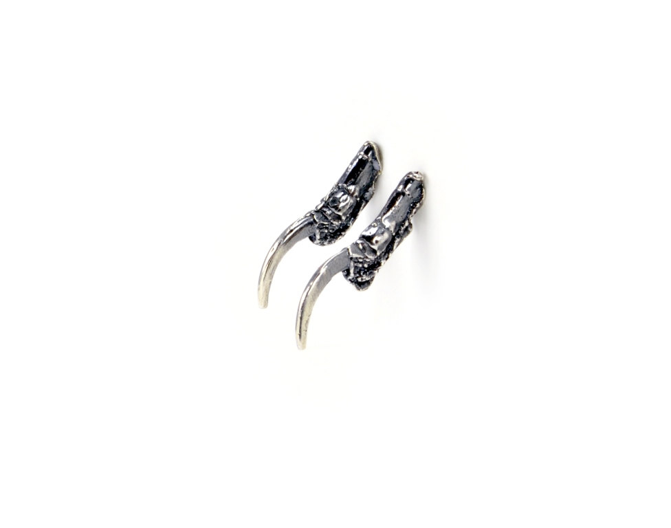 The Hunted II - Single Crow Claw Talon Earring