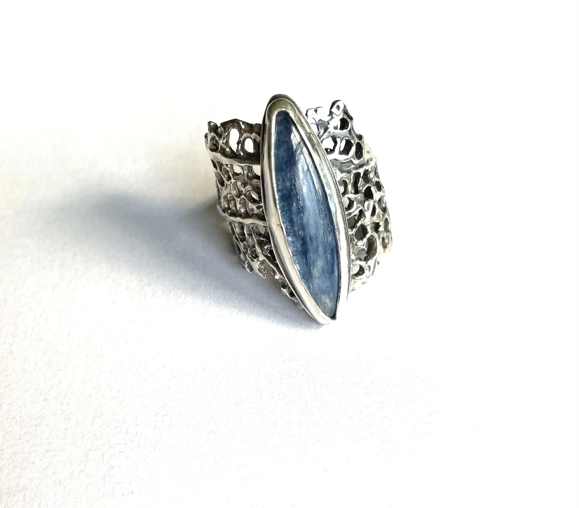 Orchil kyanite coral ring