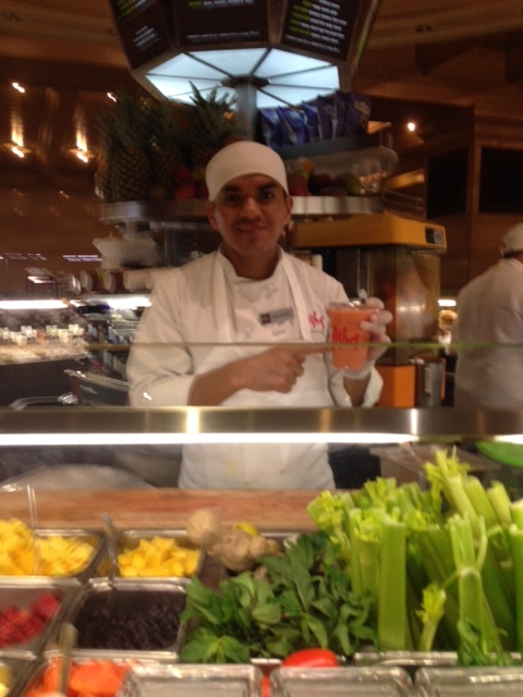 I get a juice smoothie at a vendor on the first floor of Grand Central Station.