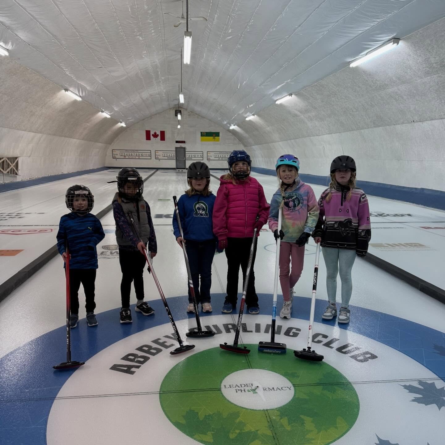 Thanks to all the young curlers who came out to our club&rsquo;s clinic this week 🥌