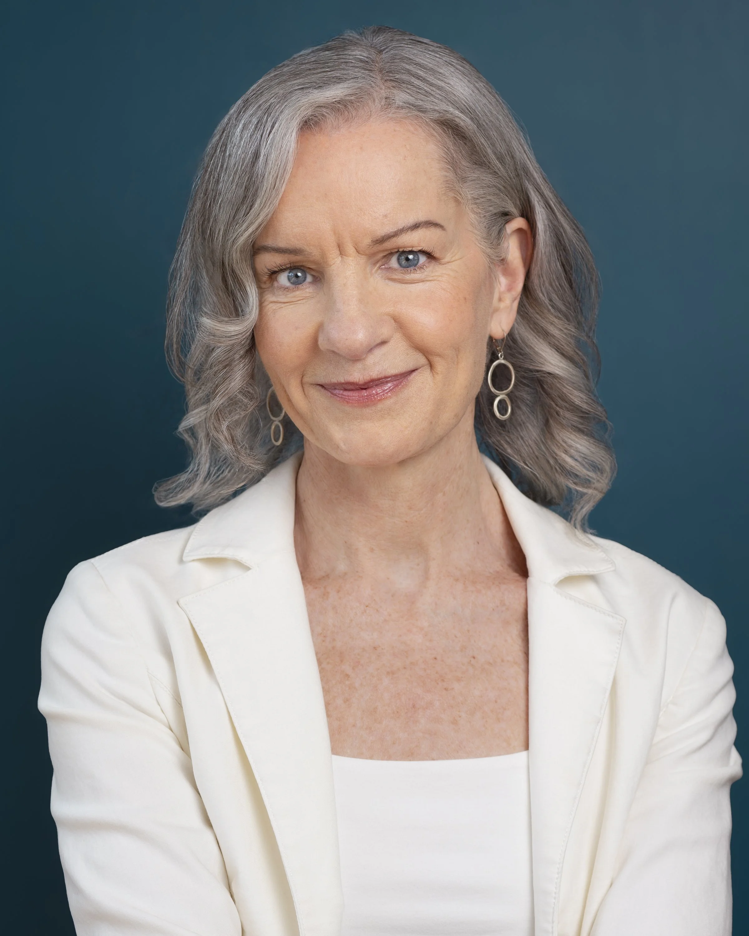 Large Print_Tracey Hoyt_Headshot_3.jpg
