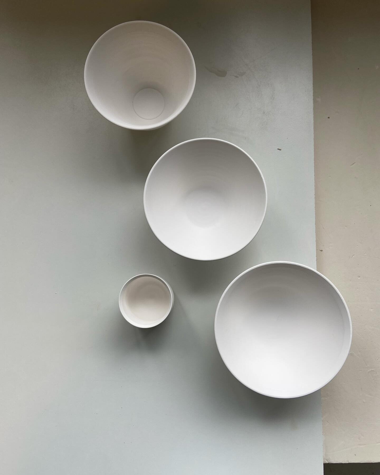 Bisc porcelain from the kiln. All in anticipation of a glaze finish. Gloss, celadon? Matte, satin?

These are three types of porcelain I currently use. Two of them were kept for so long I had to reclaim them, but with a new trick learned recently it 