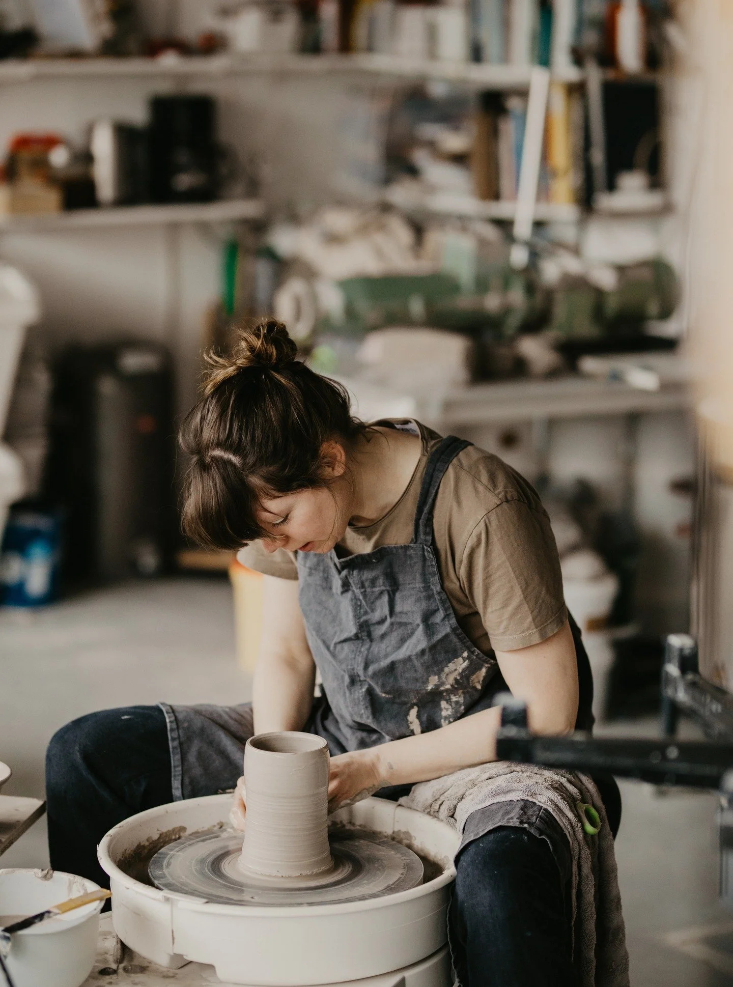 Hello, I&rsquo;m Anne.

I work with clay in Utrecht, from my studio KAOLIN. Most days are spent at the wheel: making tableware for restaurants, testing glazes, and refining forms through repetition. Next to this I love teaching a small group of retur