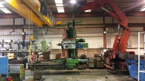 Tandem Lift with OverHead Crane & Hiab of a Horizontal Borer Machine