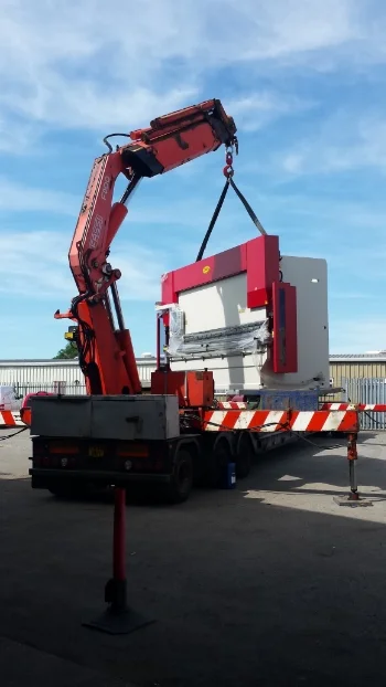 OffLoading of a New 14 Tonne PressBrake With Hiab