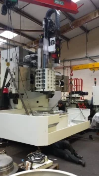 Building up of a 36 Tonne Borer with Forklift