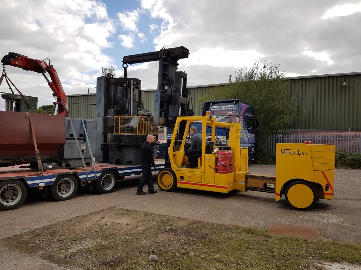 Loading 16 tonne borer on to transport with Versa lift