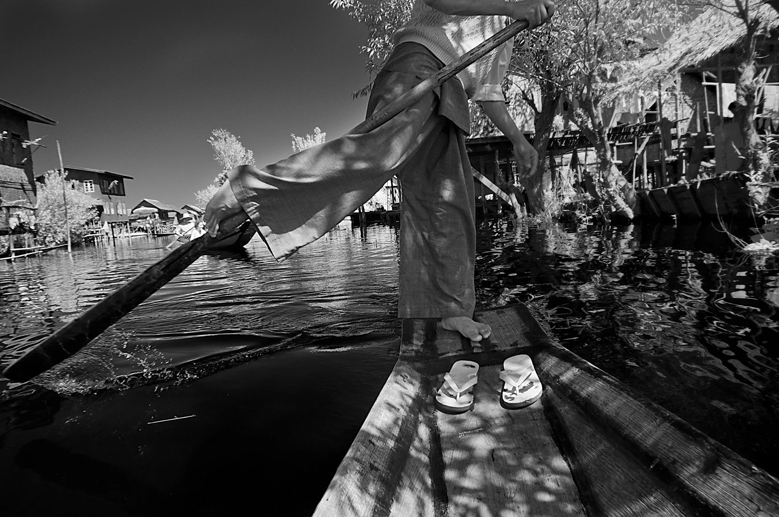 Inle Lake Rowing.jpg