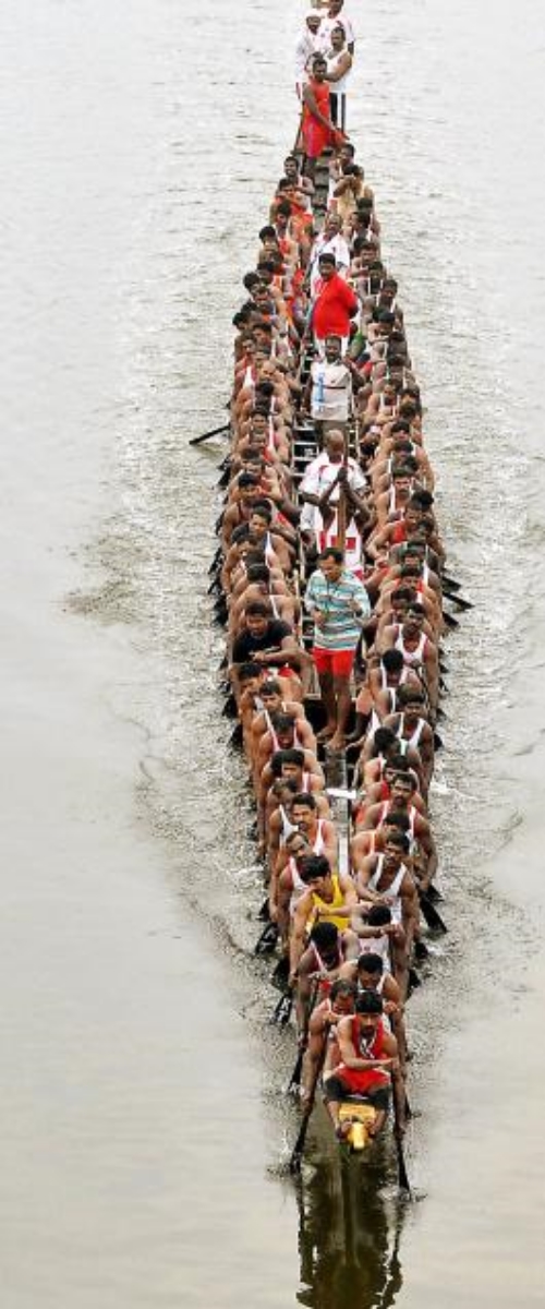 Boat race in India - source