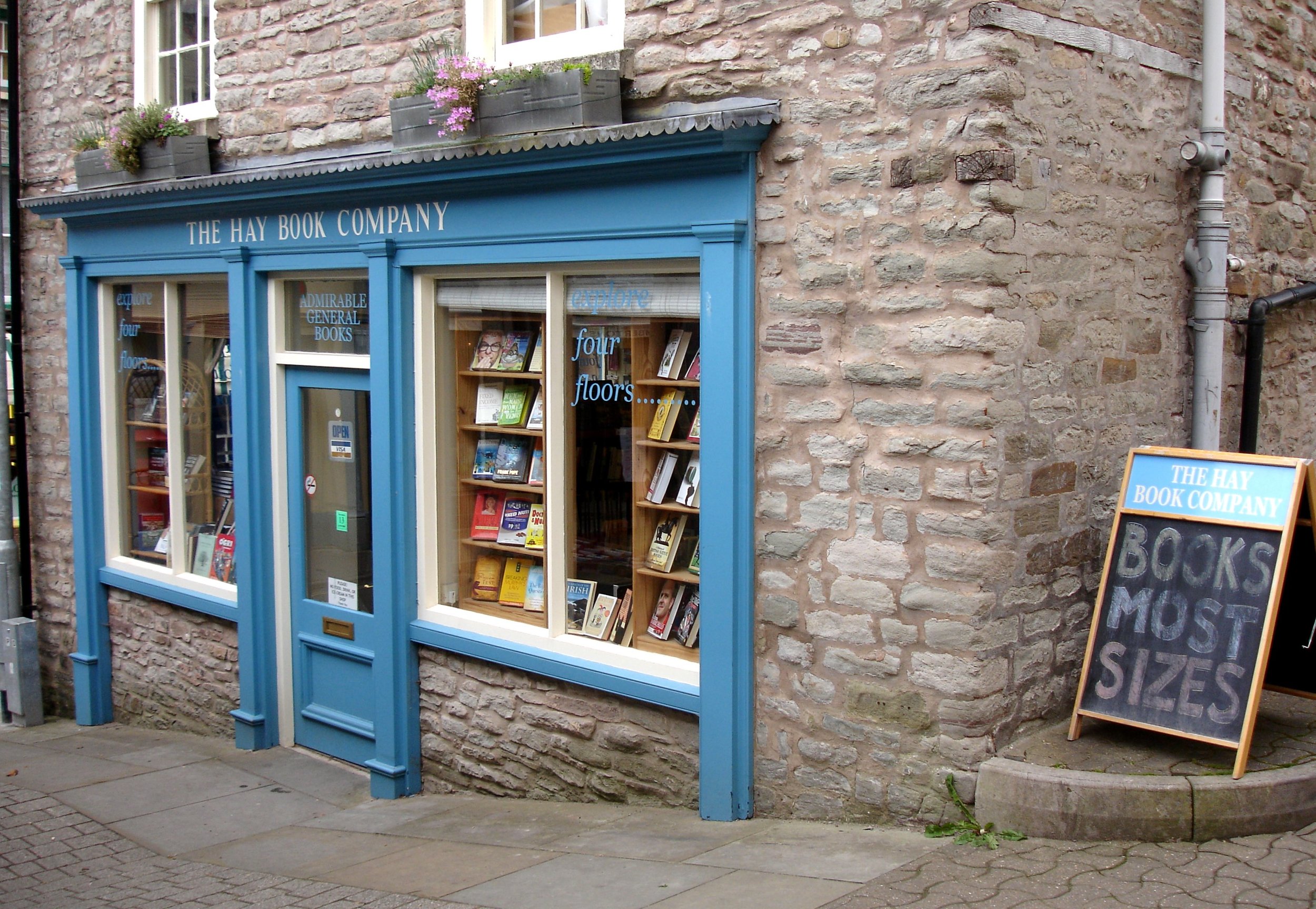 Hay-on-Wye_Book-Shops_07.jpg