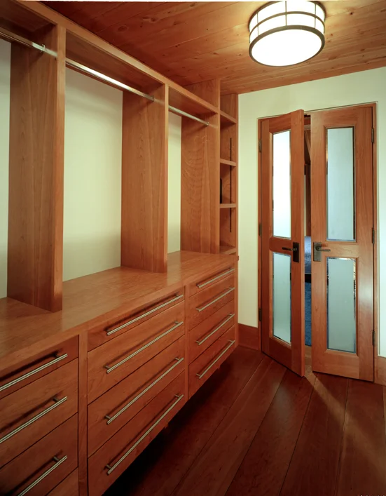 J06 MASTER CLOSET - RESIZED.jpg