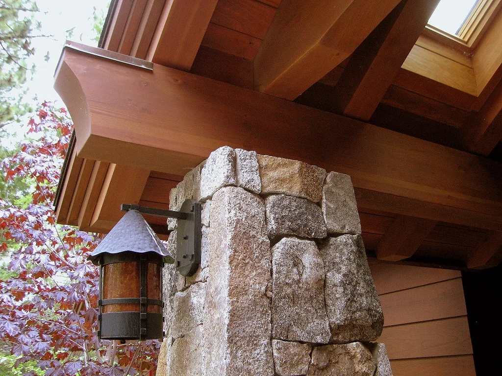 D03 column detail-resized.jpg