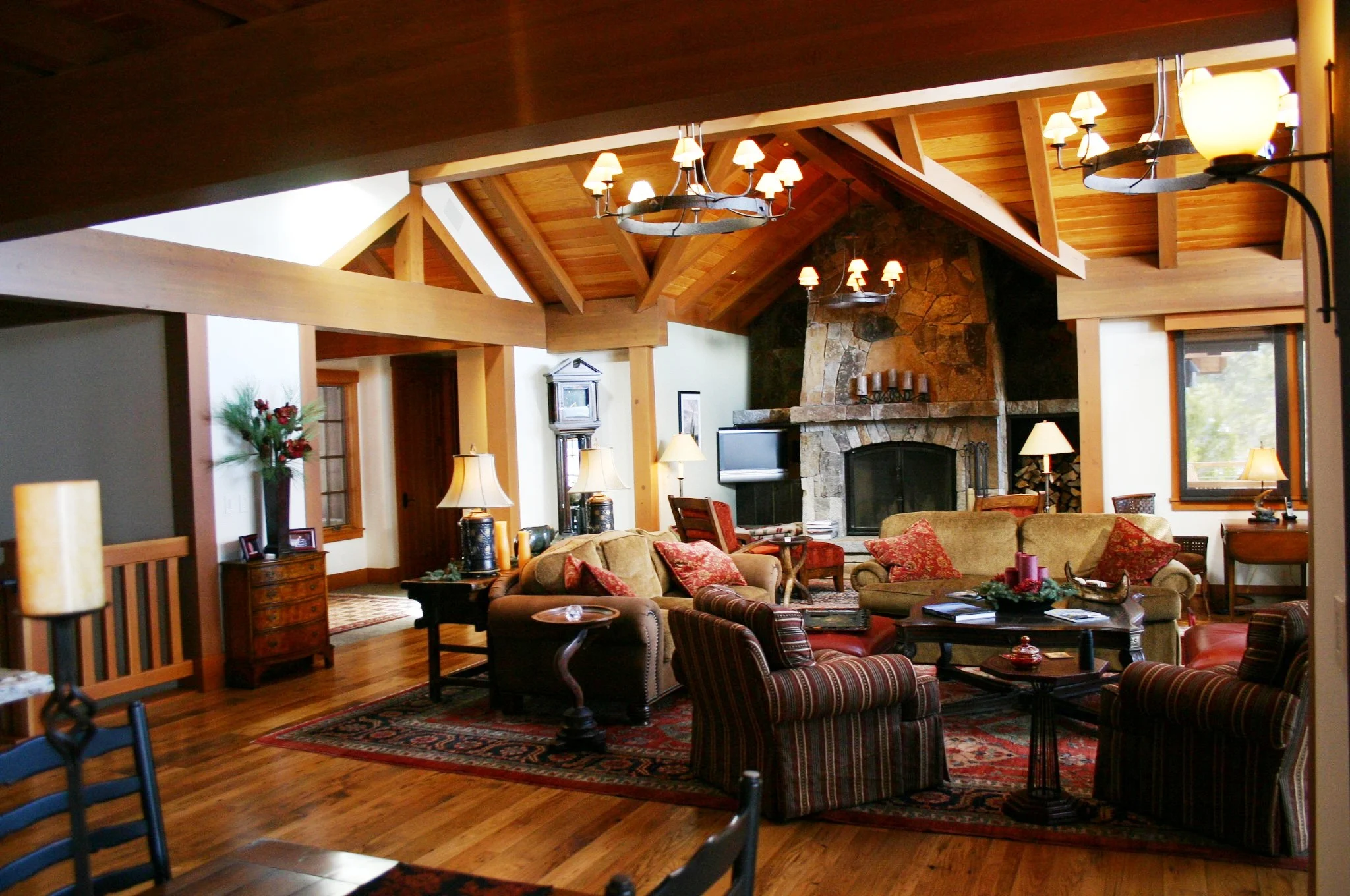 D06 living room-resized.JPG