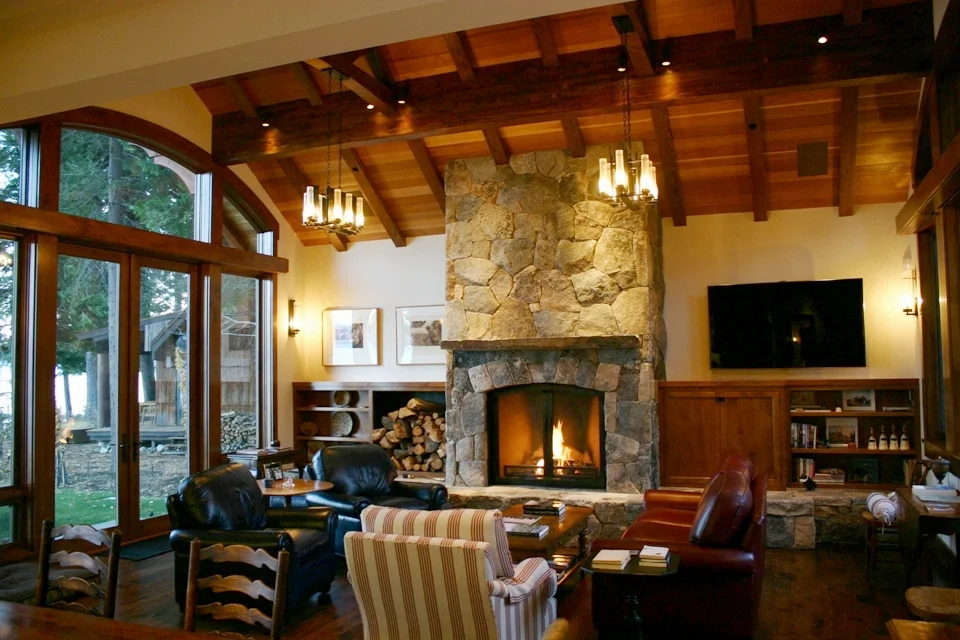 C04 living room - RESIZED.JPG