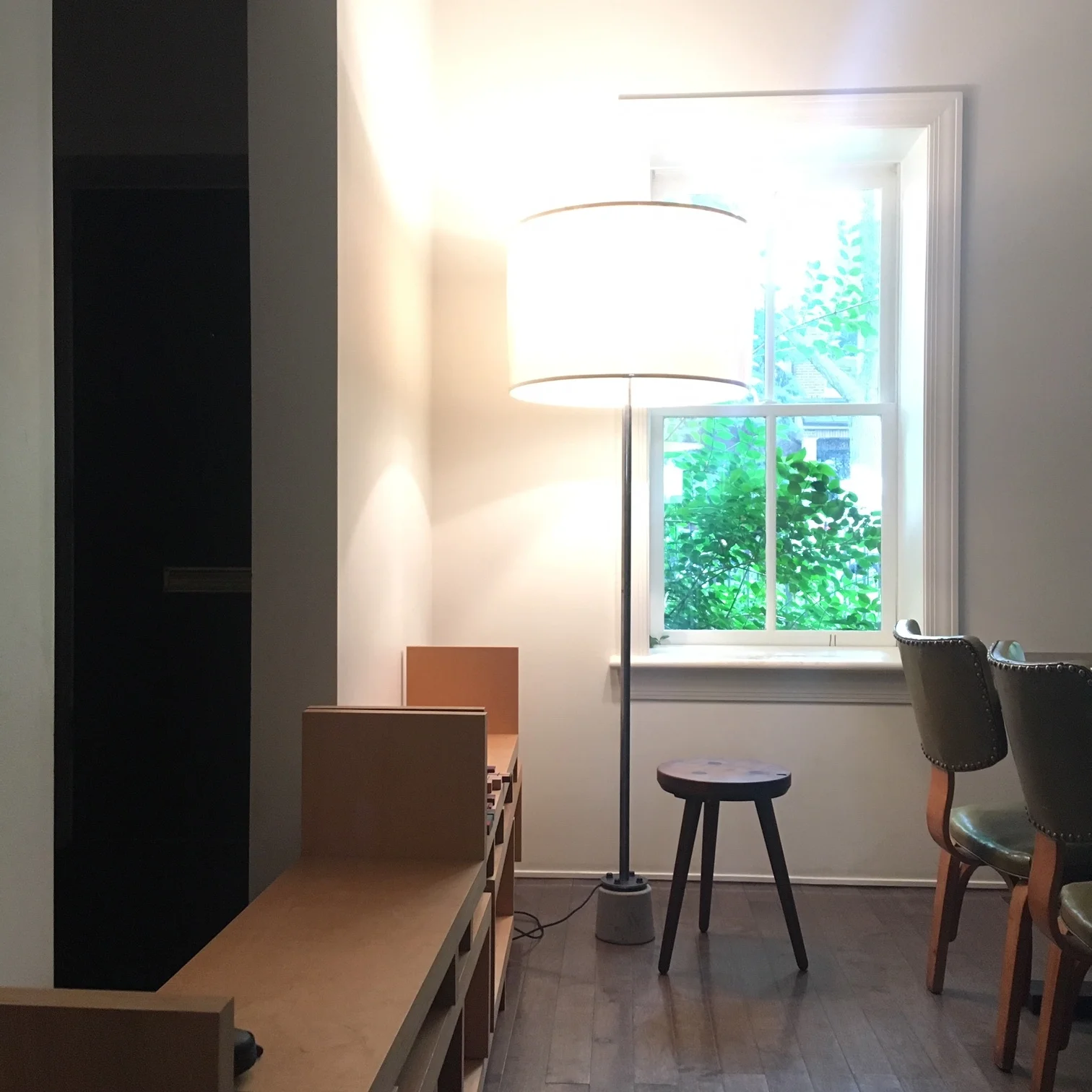 I60 LAMP and Blue round stool.JPG