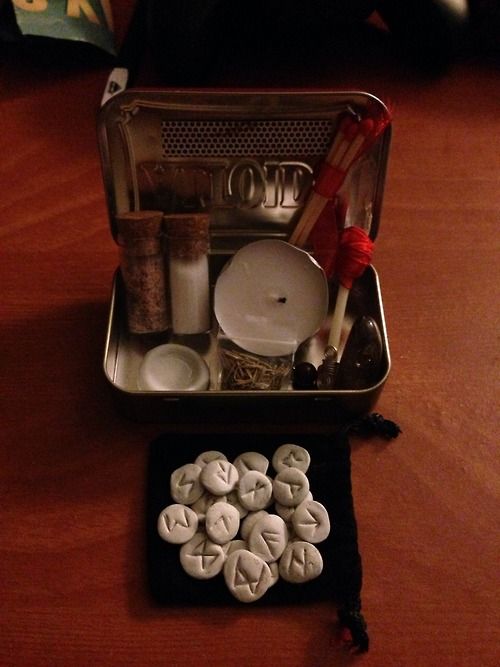Pocket, travel altar put together by cunningwitchfox.(etsy rock star)... Perfect for a getaway
