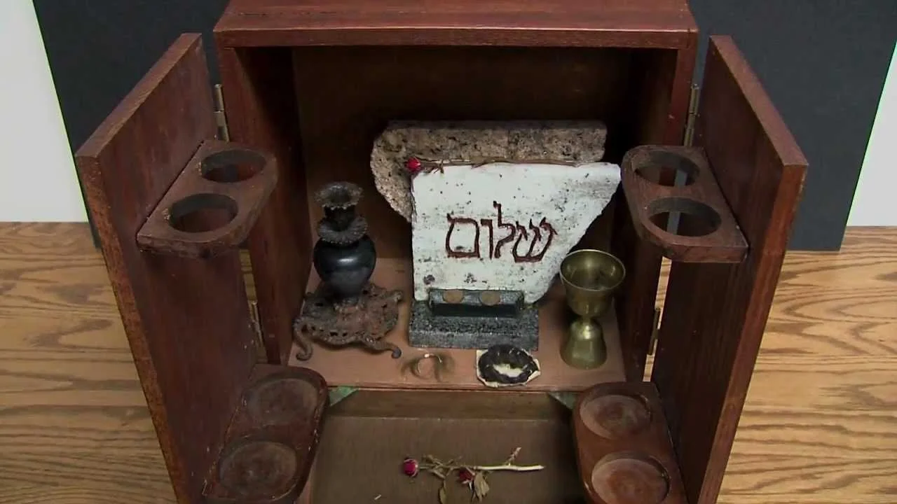Dybbuk box, clearly this pictures are not mine, as we could not take any.
