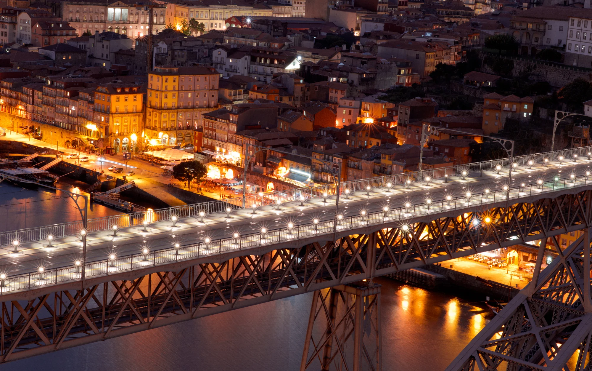 The iconic metal Luis bridge.