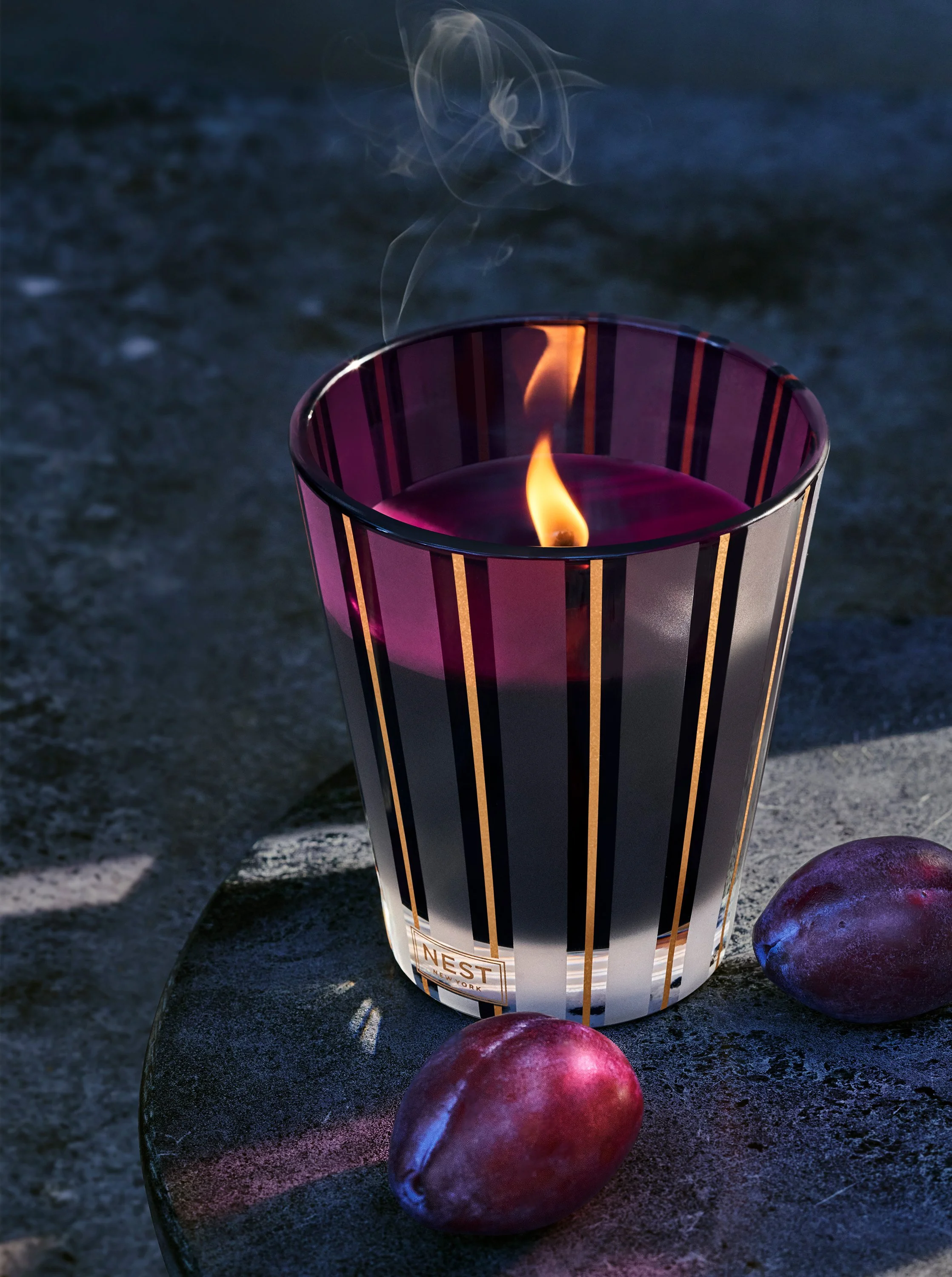 108_230206_NEST_SHOT_11_AUTUMN_PLUM_SINGLE_CLASSIC_CANDLE_0082_HERO_OPT_DK_SMOKE.jpg