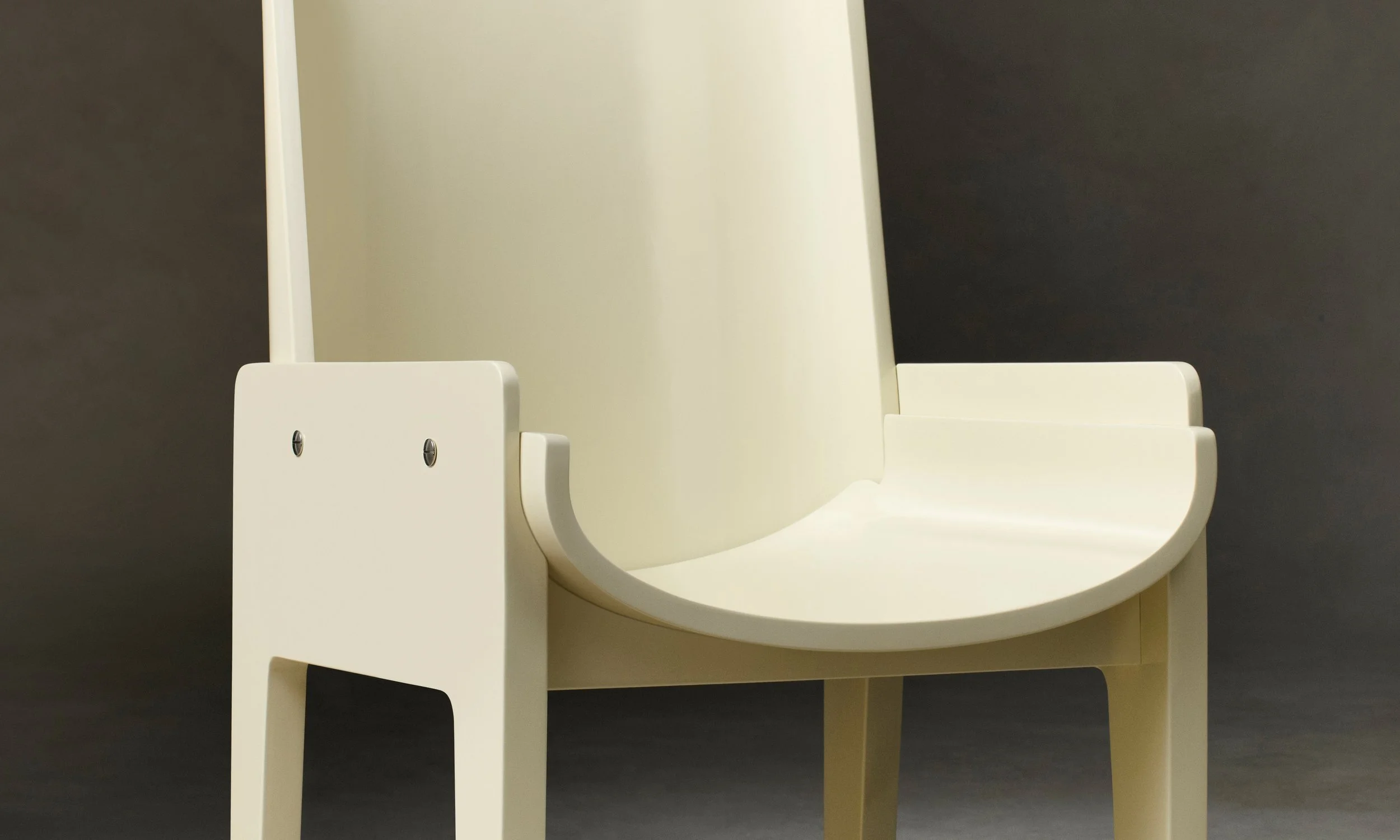 241106_MHFW24_leon-dining-chair_sugar-lacquer-finish_D2_068_R_5:3_300dpi_sRGB.jpg