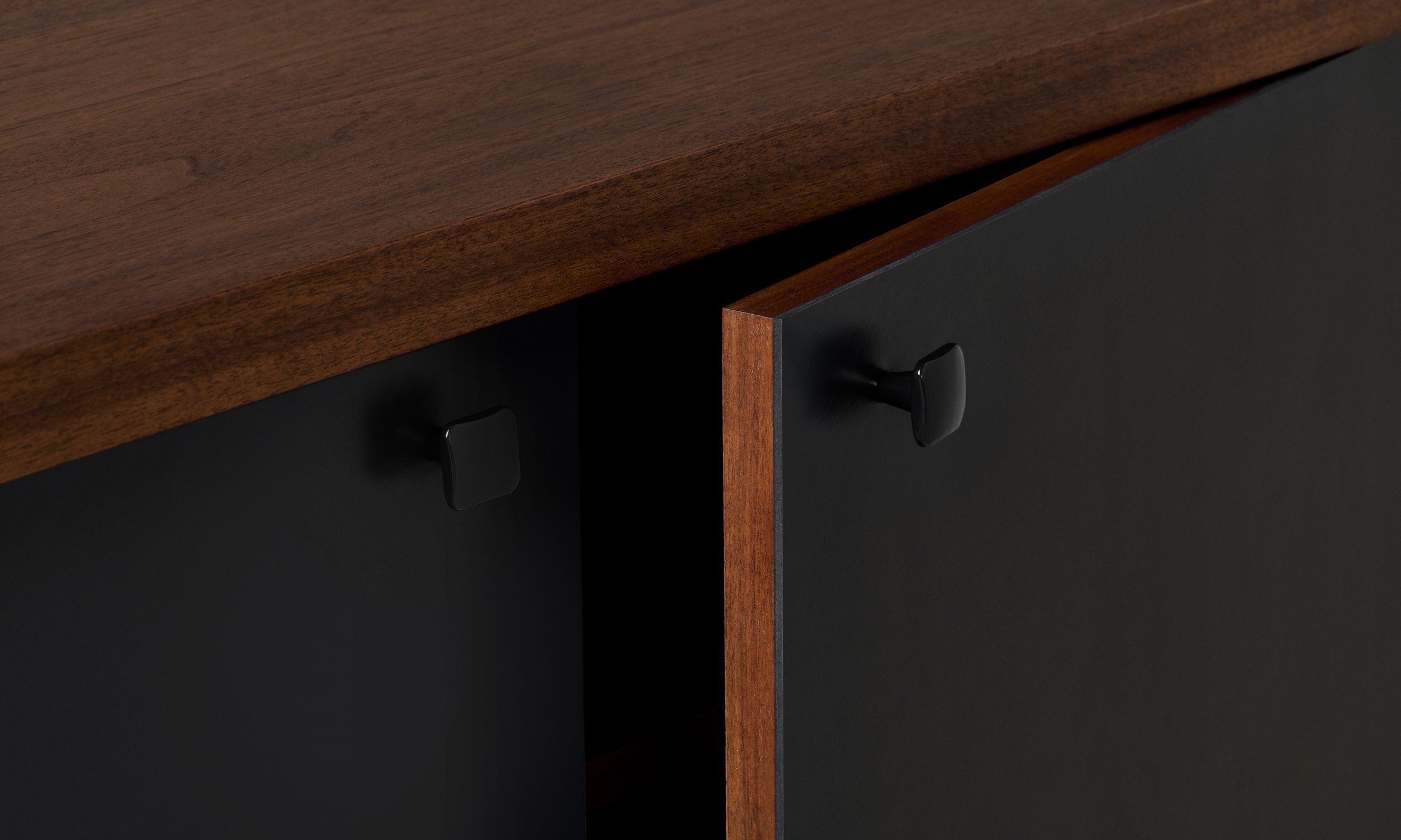 250328_Jeanne-Console_Alpine-Leather-Licorice_Natural-Walnut_D1_081_R_FPO_RGB.jpg