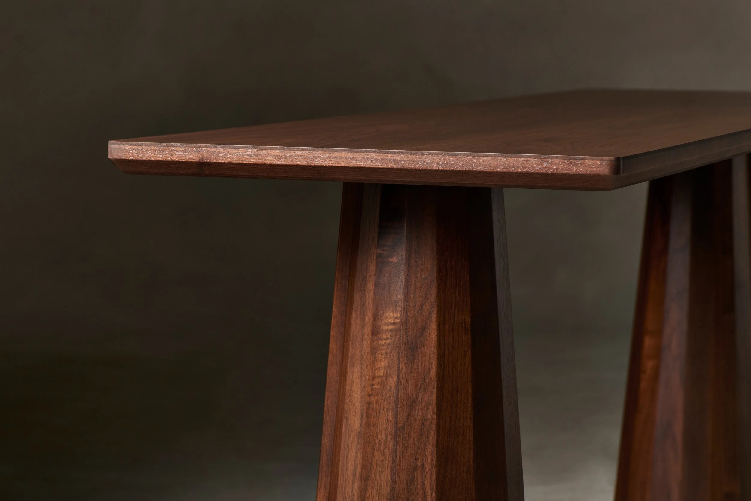 250327_Bank-Console_60_Natural-Walnut_D2_074R_Full_RGB.jpg