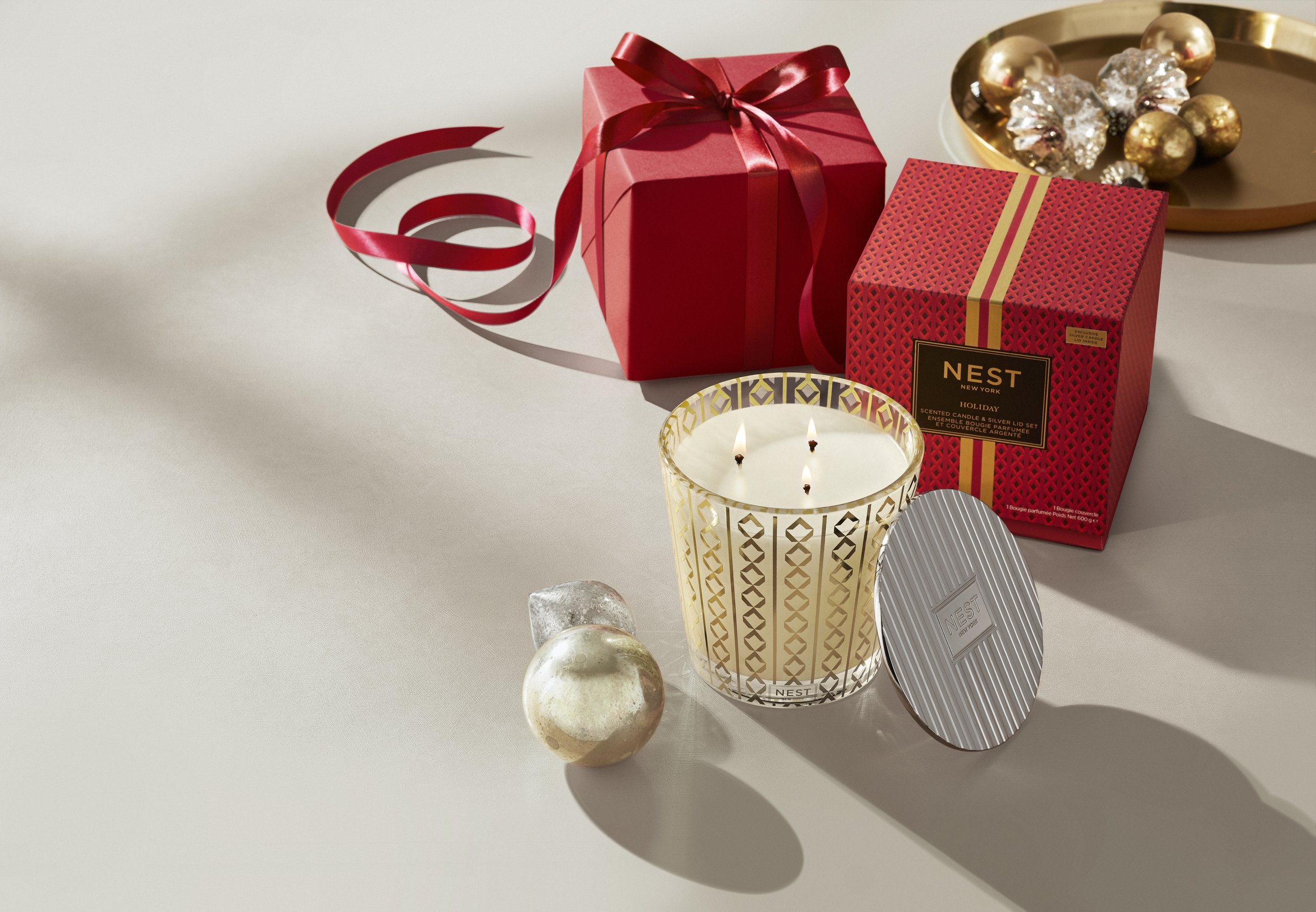 121_Holiday_3_Wick_Silver_Lid_064_plate_box.jpg