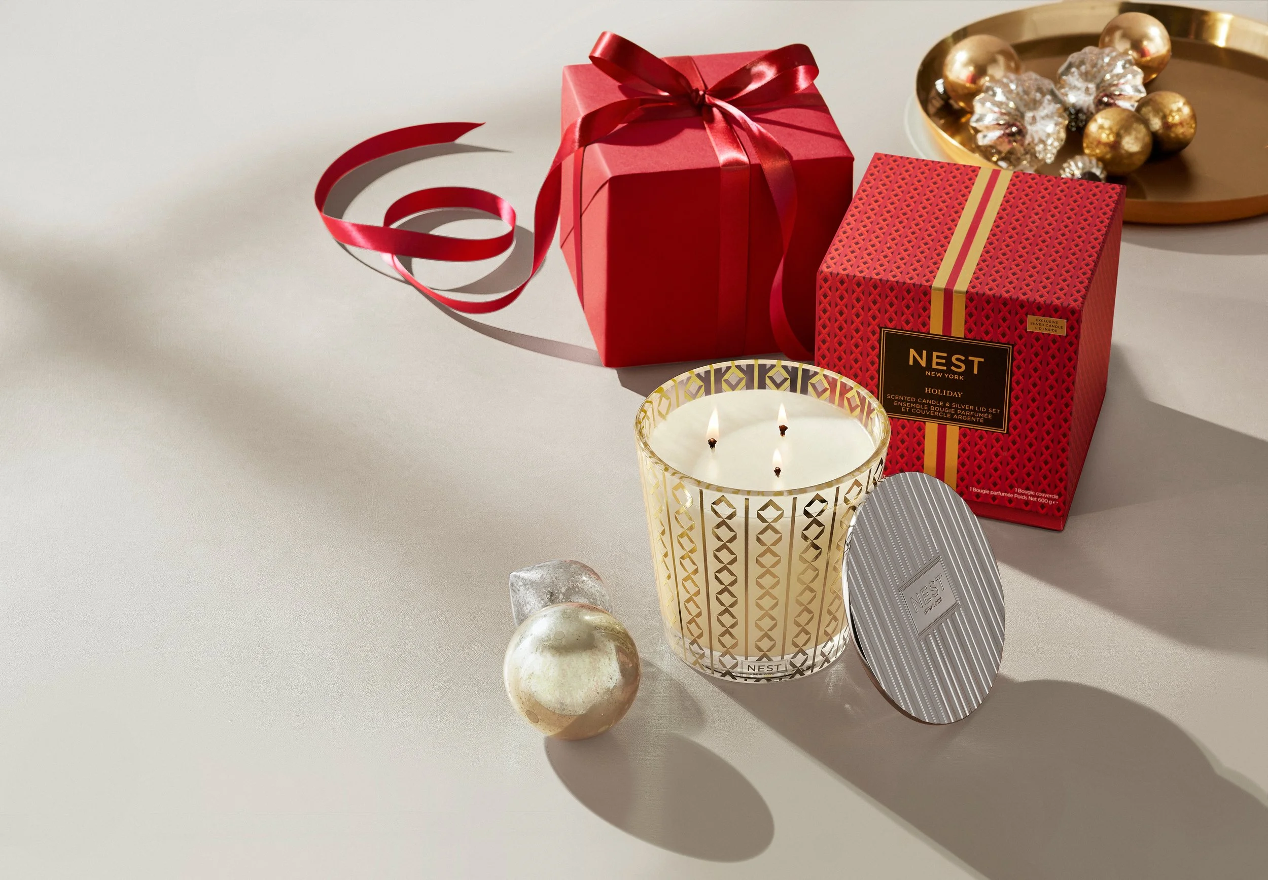 121_Holiday_3_Wick_Silver_Lid_064_plate_box.jpg