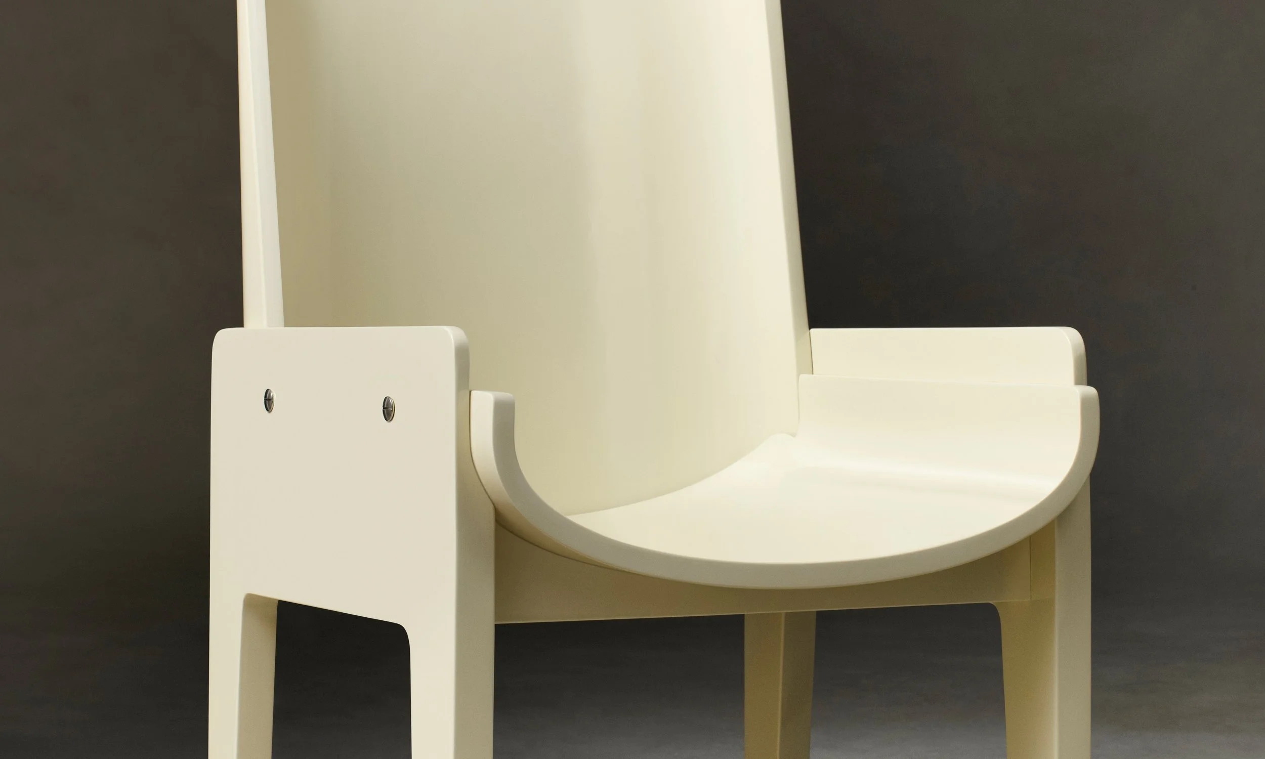 241106_MHFW24_leon-dining-chair_sugar-lacquer-finish_D2_068_R_5:3_300dpi_sRGB.jpg
