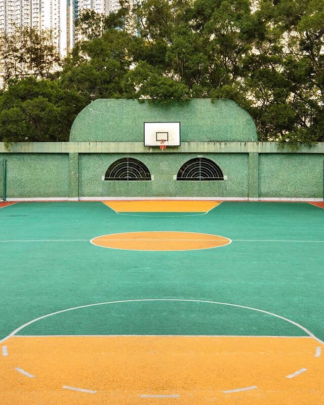 If basketball courts had faces 🏀 the kinda perfect symmetry here really tickles my OCD 😜