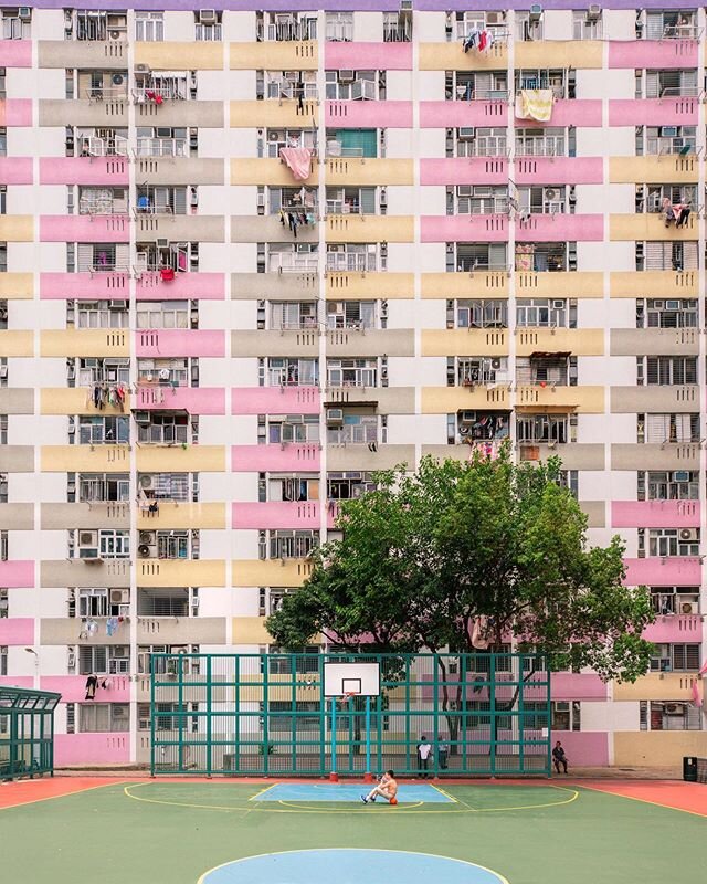 Pastel summer courts 🍭 the security came up to us as I was photographing and asked what was so special about these walls. Just look at these colors! 😛