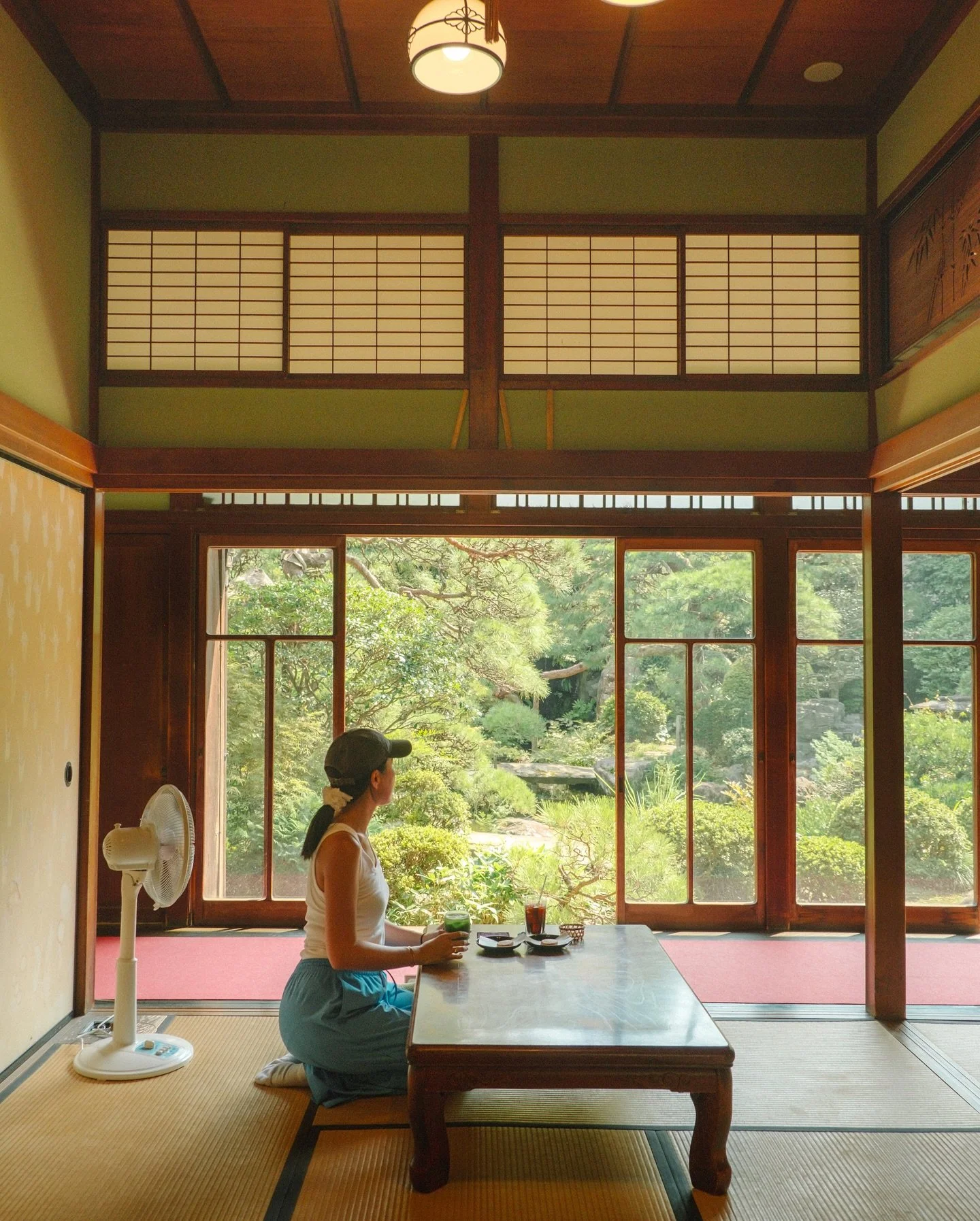 Retro tokyo day trip 🕰️ If you&rsquo;re looking to escape the crowds and travel back in time during the Showa era, Shibamata has that nostalgic charm (only 40 mins away from tokyo!)

Places to check out in Shibamata:
📍 Taishakuten Temple (the wood 